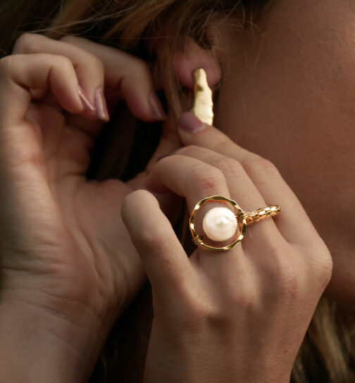 bague celestine avec une perle naturelle de nacre naturelle cercle