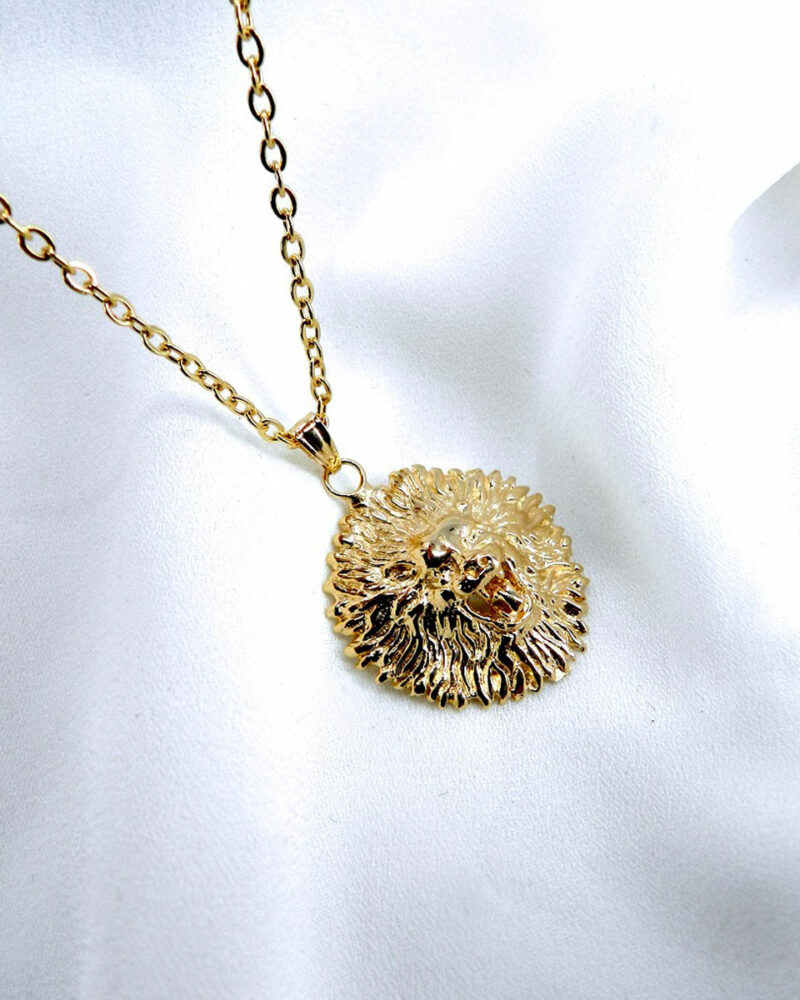 COLLIER SAUVAGE- TÊTE DE LION-Sculpté à la commande !