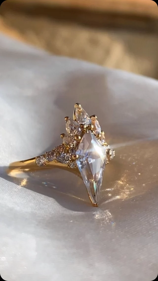 Vous rêvez d’un bijou sur mesure pour votre mariage ? Je réalise votre rêve de joaillerie abordable et éthique 100% made in France ! 

#handmadejewelry #bijousurmesure #jewelrydesigner #jewelryaddict ##joailleriefrancaise #ethique #baguedefiancailles #bijouxfaitmain #diamants #mariagesurprise #surmesure #bijouxabordables #bijouxmarseille